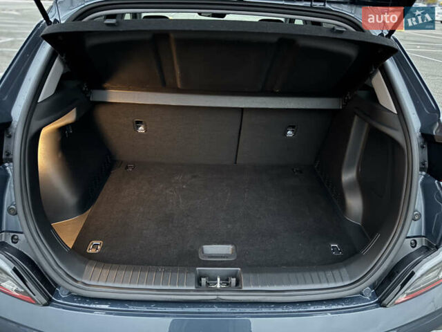 Сірий Хендай Kona Electric, об'ємом двигуна 0 л та пробігом 55 тис. км за 18500 $, фото 44 на Automoto.ua