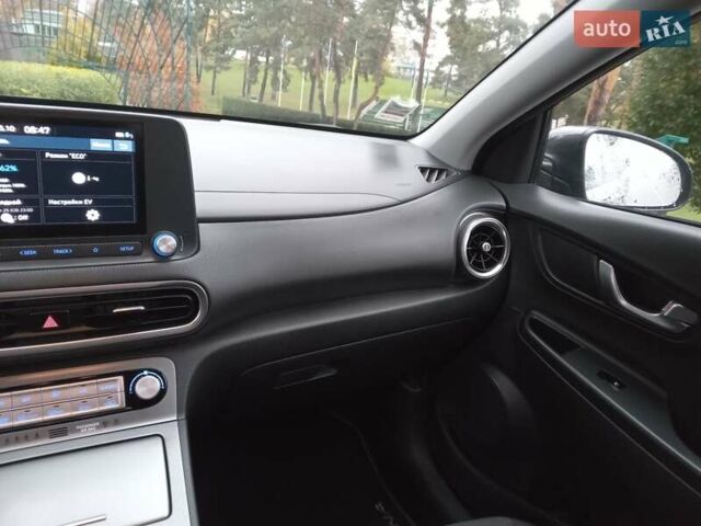 Сірий Хендай Kona Electric, об'ємом двигуна 0 л та пробігом 59 тис. км за 16890 $, фото 51 на Automoto.ua