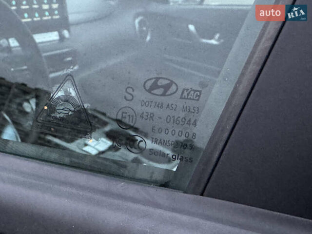 Сірий Хендай Kona Electric, об'ємом двигуна 0 л та пробігом 55 тис. км за 18500 $, фото 59 на Automoto.ua