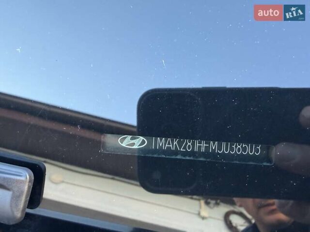 Серый Хендай Kona Electric, объемом двигателя 0 л и пробегом 46 тыс. км за 17950 $, фото 71 на Automoto.ua