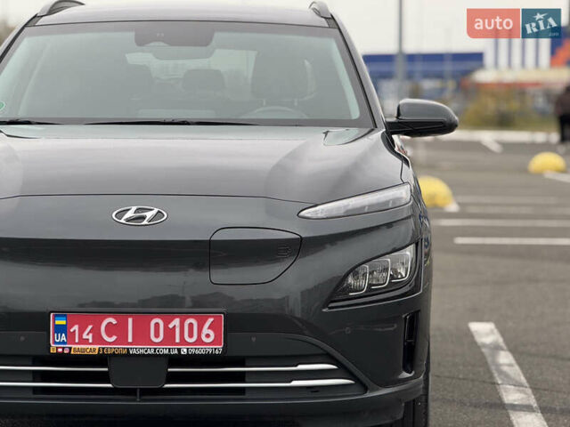 Серый Хендай Kona Electric, объемом двигателя 0 л и пробегом 50 тыс. км за 18500 $, фото 23 на Automoto.ua