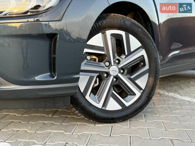 Сірий Хендай Kona Electric, об'ємом двигуна 0 л та пробігом 41 тис. км за 18650 $, фото 6 на Automoto.ua