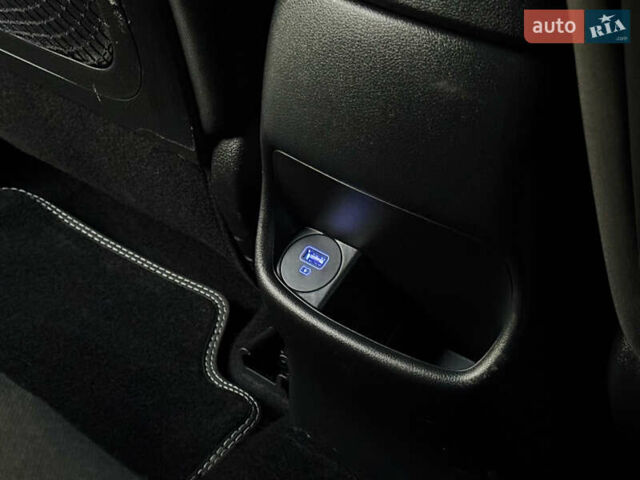 Серый Хендай Kona Electric, объемом двигателя 0 л и пробегом 80 тыс. км за 20700 $, фото 79 на Automoto.ua