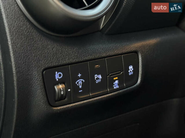 Серый Хендай Kona Electric, объемом двигателя 0 л и пробегом 80 тыс. км за 20700 $, фото 43 на Automoto.ua