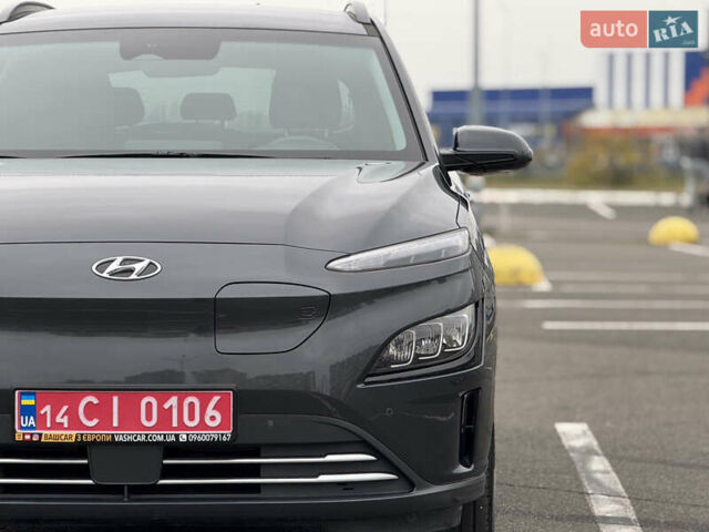 Серый Хендай Kona Electric, объемом двигателя 0 л и пробегом 50 тыс. км за 18500 $, фото 22 на Automoto.ua