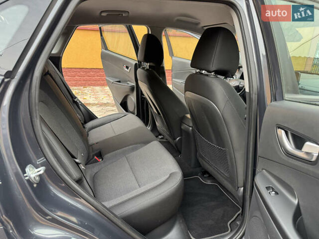 Серый Хендай Kona Electric, объемом двигателя 0 л и пробегом 112 тыс. км за 18499 $, фото 16 на Automoto.ua