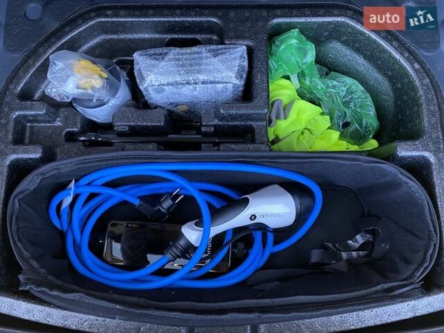 Серый Хендай Kona Electric, объемом двигателя 0 л и пробегом 115 тыс. км за 20600 $, фото 66 на Automoto.ua