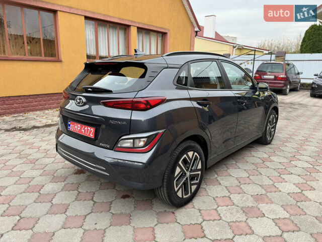 Серый Хендай Kona Electric, объемом двигателя 0 л и пробегом 112 тыс. км за 18499 $, фото 5 на Automoto.ua