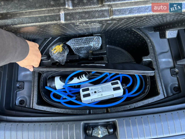 Сірий Хендай Kona Electric, об'ємом двигуна 0 л та пробігом 106 тис. км за 18650 $, фото 46 на Automoto.ua