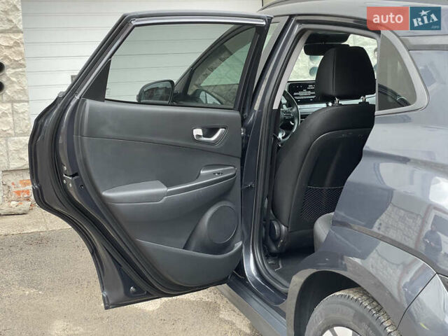 Серый Хендай Kona Electric, объемом двигателя 0 л и пробегом 57 тыс. км за 16790 $, фото 14 на Automoto.ua