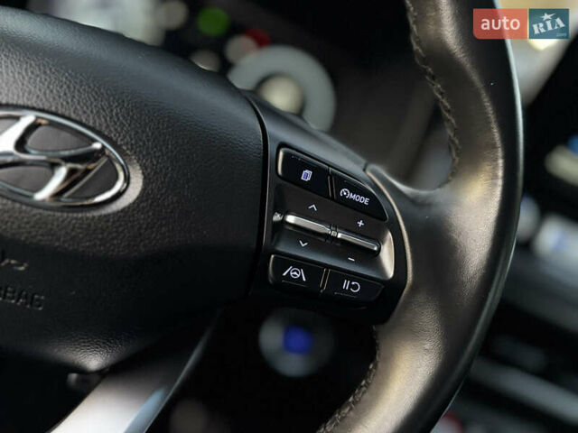 Серый Хендай Kona Electric, объемом двигателя 0 л и пробегом 80 тыс. км за 20700 $, фото 52 на Automoto.ua