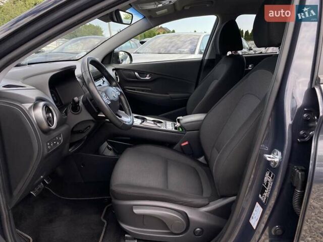 Серый Хендай Kona Electric, объемом двигателя 0 л и пробегом 115 тыс. км за 20600 $, фото 26 на Automoto.ua