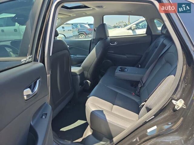 Серый Хендай Kona Electric, объемом двигателя 0 л и пробегом 31 тыс. км за 15000 $, фото 11 на Automoto.ua