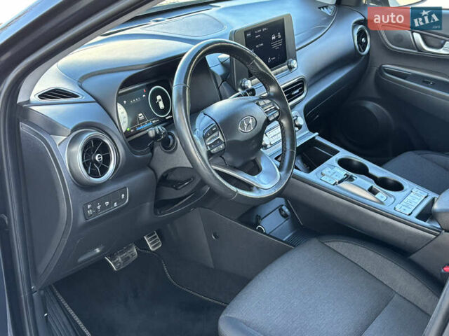 Сірий Хендай Kona Electric, об'ємом двигуна 0 л та пробігом 106 тис. км за 18650 $, фото 21 на Automoto.ua