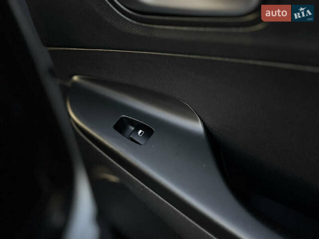 Серый Хендай Kona Electric, объемом двигателя 0 л и пробегом 80 тыс. км за 20700 $, фото 74 на Automoto.ua