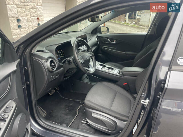 Серый Хендай Kona Electric, объемом двигателя 0 л и пробегом 57 тыс. км за 16790 $, фото 12 на Automoto.ua