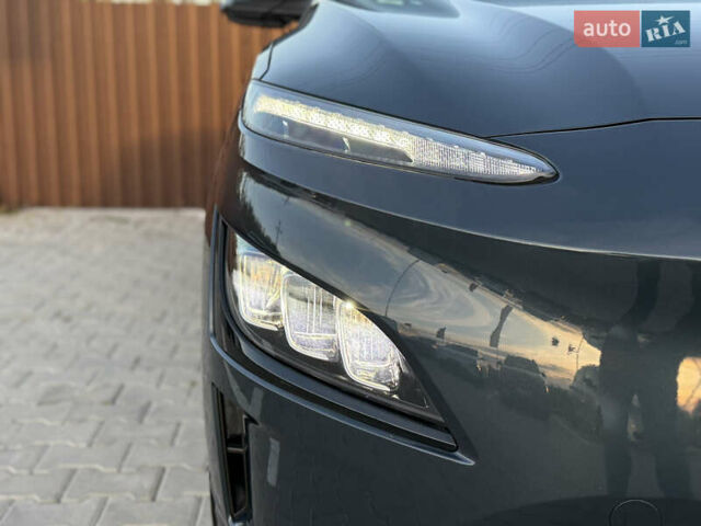 Сірий Хендай Kona Electric, об'ємом двигуна 0 л та пробігом 41 тис. км за 18650 $, фото 9 на Automoto.ua