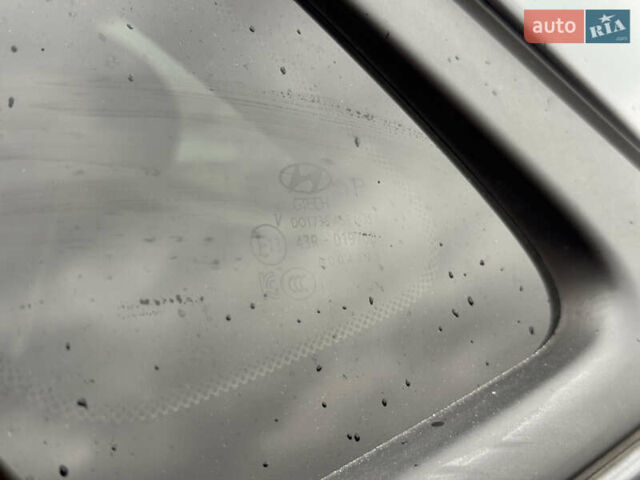 Серый Хендай Kona Electric, объемом двигателя 0 л и пробегом 50 тыс. км за 18500 $, фото 69 на Automoto.ua