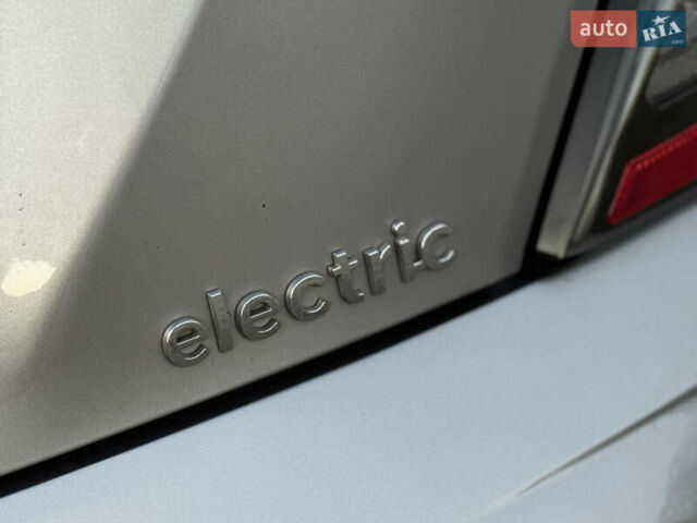 Серый Хендай Kona Electric, объемом двигателя 0 л и пробегом 80 тыс. км за 20700 $, фото 20 на Automoto.ua