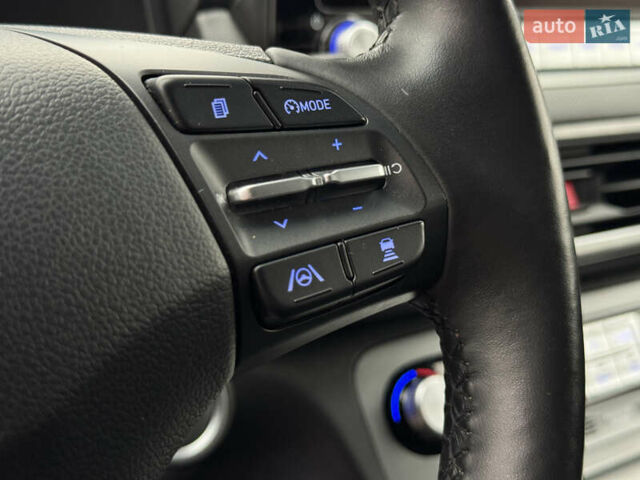 Серый Хендай Kona Electric, объемом двигателя 0 л и пробегом 50 тыс. км за 18500 $, фото 52 на Automoto.ua