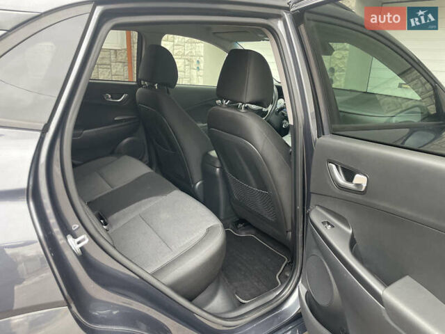 Серый Хендай Kona Electric, объемом двигателя 0 л и пробегом 57 тыс. км за 16790 $, фото 17 на Automoto.ua