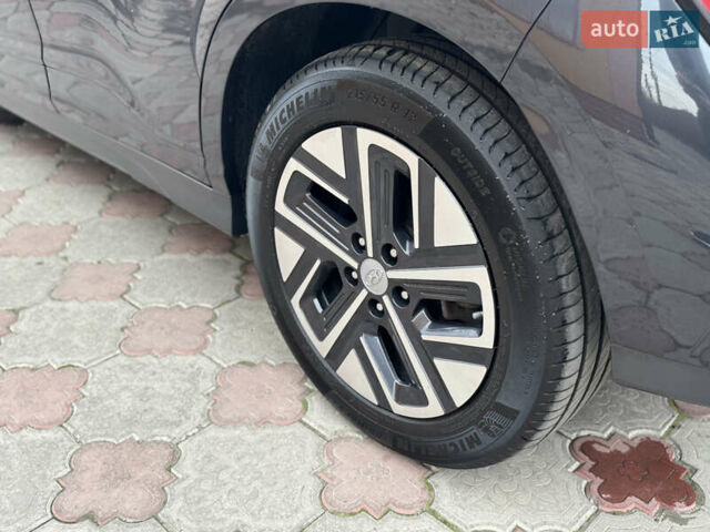 Сірий Хендай Kona Electric, об'ємом двигуна 0 л та пробігом 112 тис. км за 18999 $, фото 45 на Automoto.ua