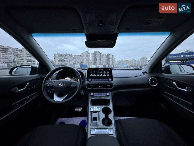 Сірий Хендай Kona Electric, об'ємом двигуна 0 л та пробігом 55 тис. км за 18500 $, фото 1 на Automoto.ua