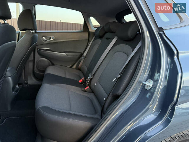 Сірий Хендай Kona Electric, об'ємом двигуна 0 л та пробігом 41 тис. км за 18650 $, фото 28 на Automoto.ua