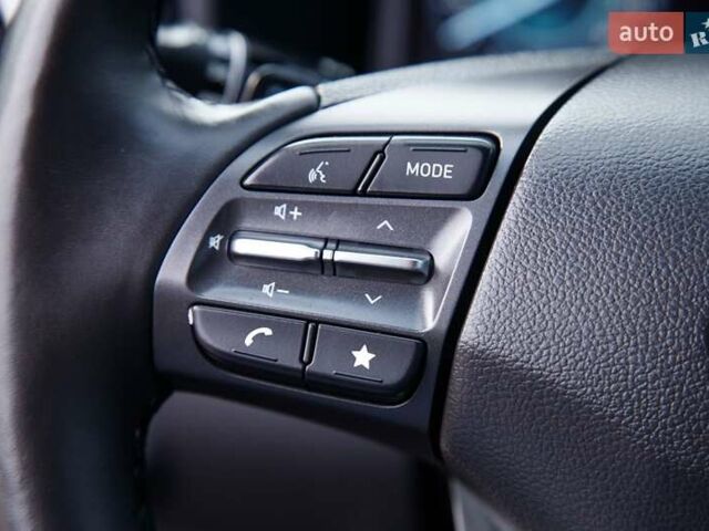 Серый Хендай Kona Electric, объемом двигателя 0 л и пробегом 46 тыс. км за 17950 $, фото 46 на Automoto.ua