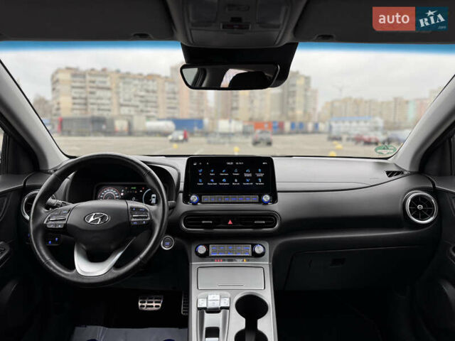 Серый Хендай Kona Electric, объемом двигателя 0 л и пробегом 50 тыс. км за 18500 $, фото 32 на Automoto.ua
