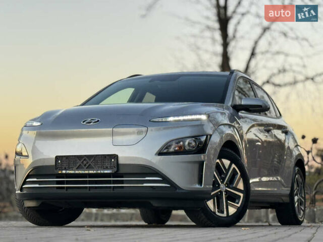 Серый Хендай Kona Electric, объемом двигателя 0 л и пробегом 80 тыс. км за 20700 $, фото 25 на Automoto.ua