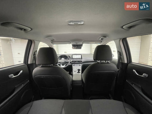 Серый Хендай Kona Electric, объемом двигателя 0 л и пробегом 57 тыс. км за 16790 $, фото 26 на Automoto.ua