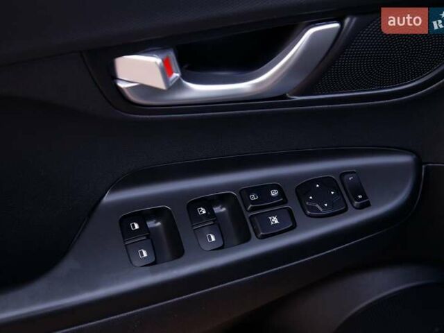 Серый Хендай Kona Electric, объемом двигателя 0 л и пробегом 46 тыс. км за 17950 $, фото 39 на Automoto.ua