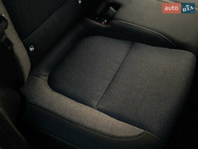 Серый Хендай Kona Electric, объемом двигателя 0 л и пробегом 80 тыс. км за 20700 $, фото 76 на Automoto.ua