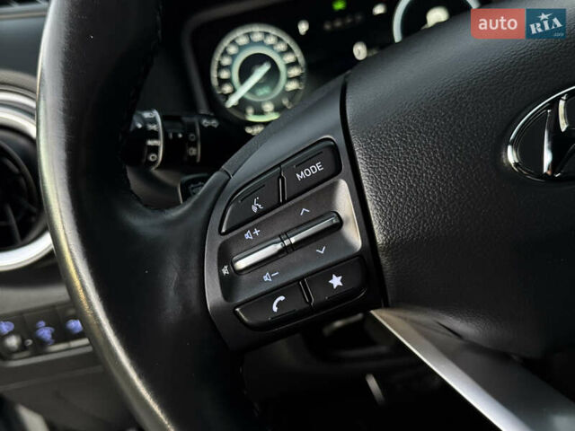 Серый Хендай Kona Electric, объемом двигателя 0 л и пробегом 80 тыс. км за 20700 $, фото 51 на Automoto.ua