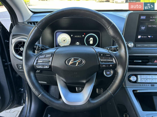 Сірий Хендай Kona Electric, об'ємом двигуна 0 л та пробігом 106 тис. км за 18650 $, фото 29 на Automoto.ua