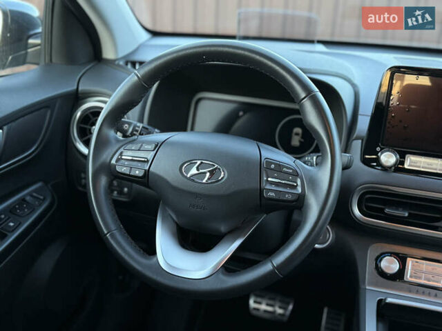 Сірий Хендай Kona Electric, об'ємом двигуна 0 л та пробігом 41 тис. км за 18650 $, фото 30 на Automoto.ua