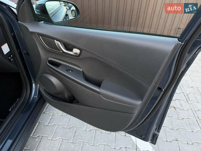 Сірий Хендай Kona Electric, об'ємом двигуна 0 л та пробігом 41 тис. км за 18650 $, фото 31 на Automoto.ua