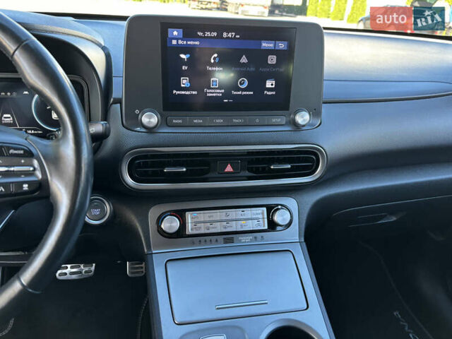 Сірий Хендай Kona Electric, об'ємом двигуна 0 л та пробігом 106 тис. км за 18650 $, фото 30 на Automoto.ua