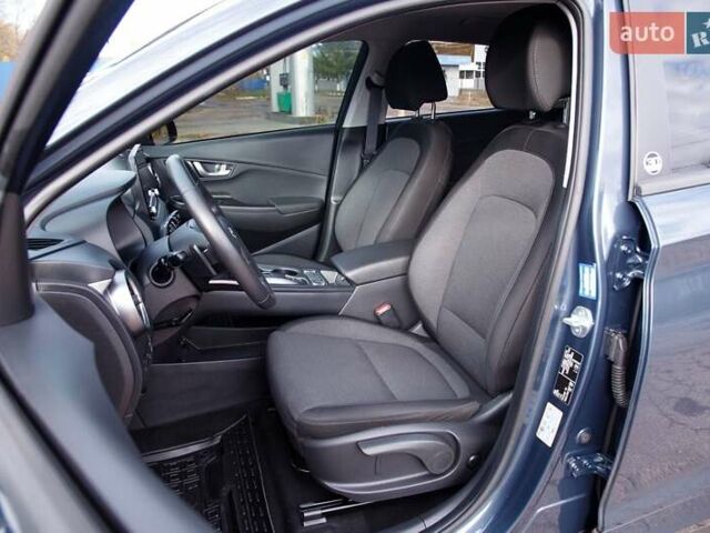 Серый Хендай Kona Electric, объемом двигателя 0 л и пробегом 46 тыс. км за 17950 $, фото 54 на Automoto.ua