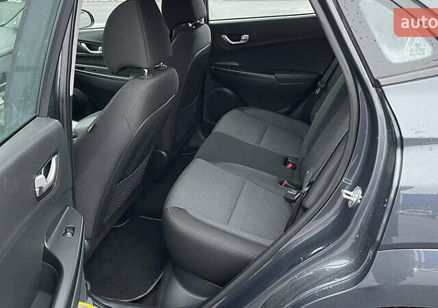 Сірий Хендай Kona Electric, об'ємом двигуна 0 л та пробігом 103 тис. км за 19700 $, фото 11 на Automoto.ua