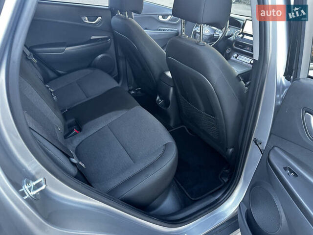 Серый Хендай Kona Electric, объемом двигателя 0 л и пробегом 55 тыс. км за 22000 $, фото 26 на Automoto.ua