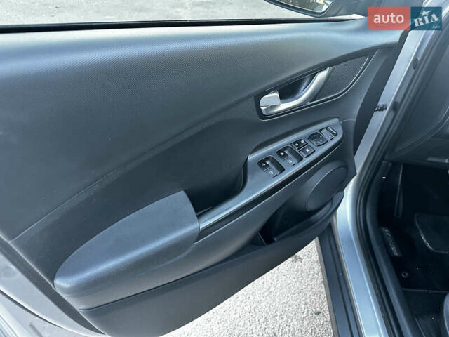 Серый Хендай Kona Electric, объемом двигателя 0 л и пробегом 55 тыс. км за 22000 $, фото 16 на Automoto.ua