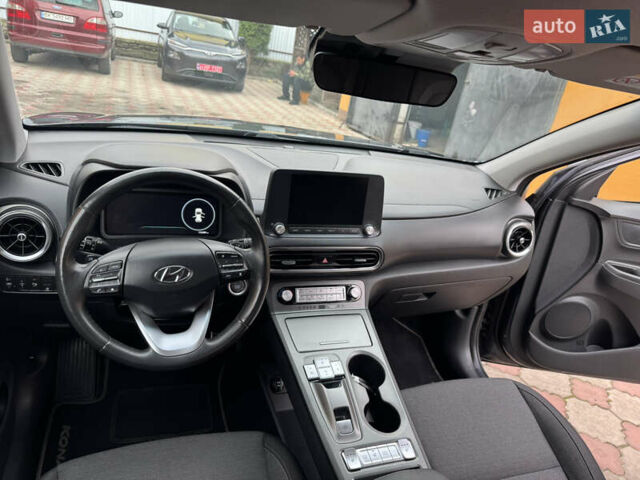 Серый Хендай Kona Electric, объемом двигателя 0 л и пробегом 112 тыс. км за 18999 $, фото 28 на Automoto.ua