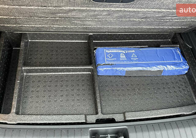 Сірий Хендай Kona Electric, об'ємом двигуна 0 л та пробігом 103 тис. км за 19700 $, фото 16 на Automoto.ua