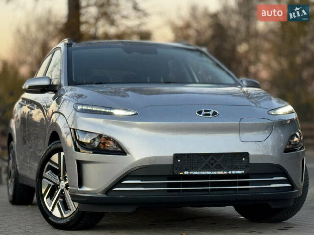 Серый Хендай Kona Electric, объемом двигателя 0 л и пробегом 80 тыс. км за 20700 $, фото 30 на Automoto.ua