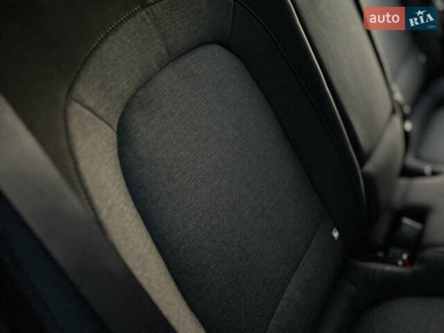 Серый Хендай Kona Electric, объемом двигателя 0 л и пробегом 80 тыс. км за 20700 $, фото 77 на Automoto.ua