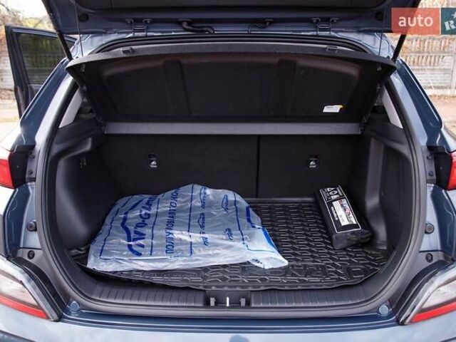 Серый Хендай Kona Electric, объемом двигателя 0 л и пробегом 46 тыс. км за 17950 $, фото 33 на Automoto.ua