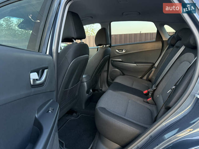 Сірий Хендай Kona Electric, об'ємом двигуна 0 л та пробігом 41 тис. км за 18650 $, фото 26 на Automoto.ua