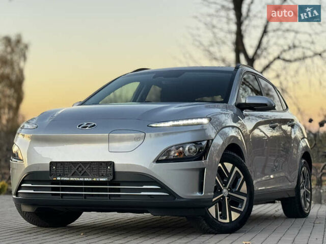 Серый Хендай Kona Electric, объемом двигателя 0 л и пробегом 80 тыс. км за 20700 $, фото 1 на Automoto.ua